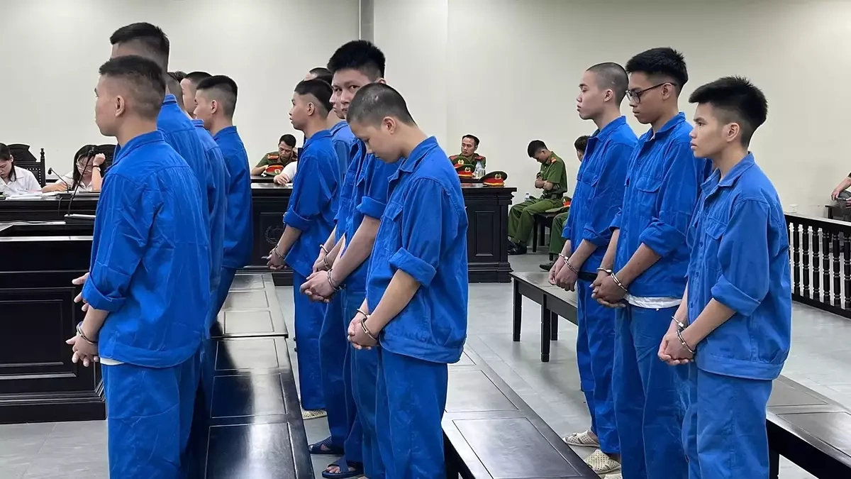 Nhóm 'trẻ trâu' hỗn chiến trên quốc lộ, ném đá khiến một người chết