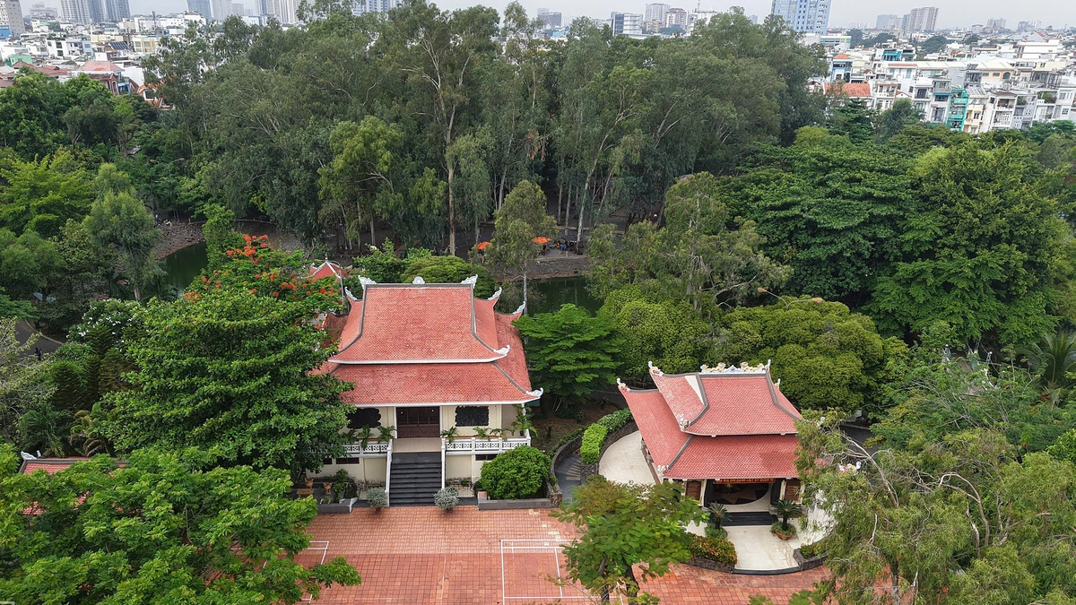 Phát hiện dị vật nghi liên quan mộ liệt sĩ ở công viên Lê Thị Riêng