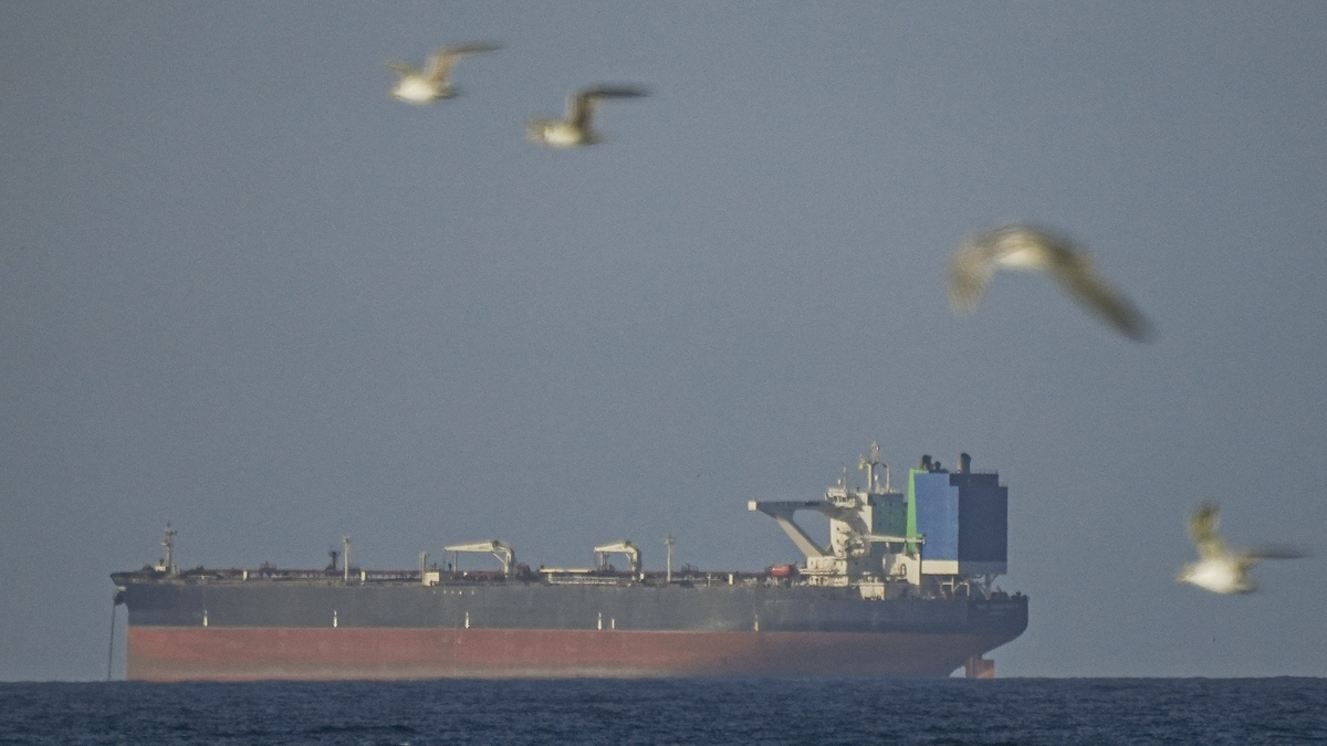 Lượt tàu qua Hormuz tăng mạnh sau khi Mỹ - Iran ký thỏa thuận