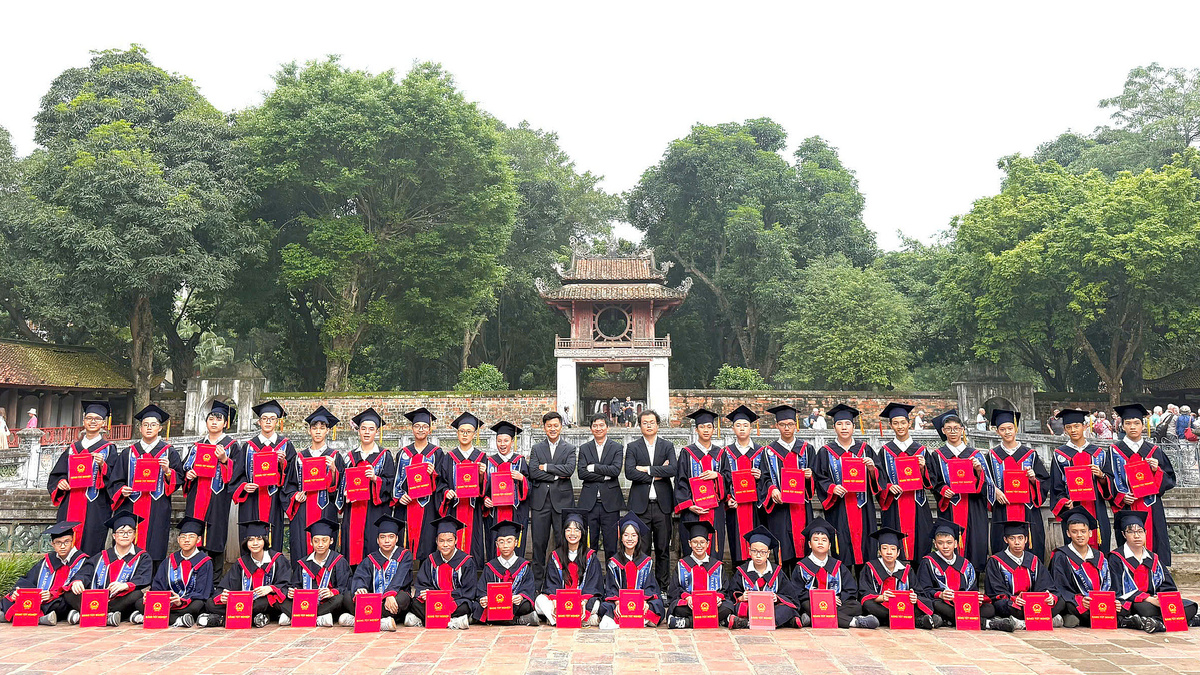 Lớp có 100% học sinh đỗ chuyên Toán, Tin ở Hà Nội