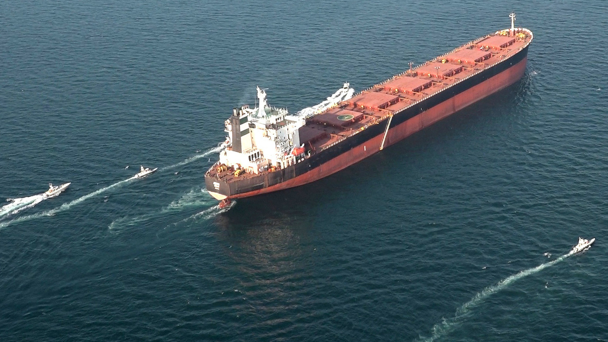Iran lại đóng eo biển Hormuz