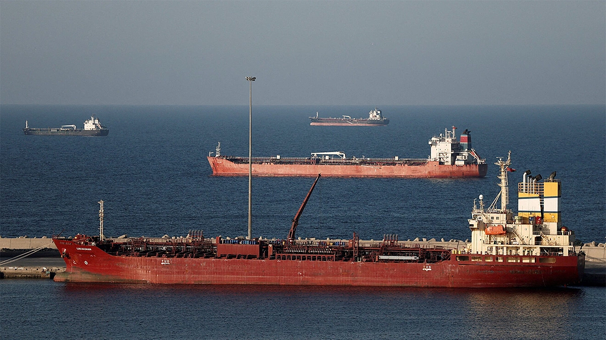 Iran, Oman nghiên cứu phương án thu 'phí dịch vụ' eo biển Hormuz