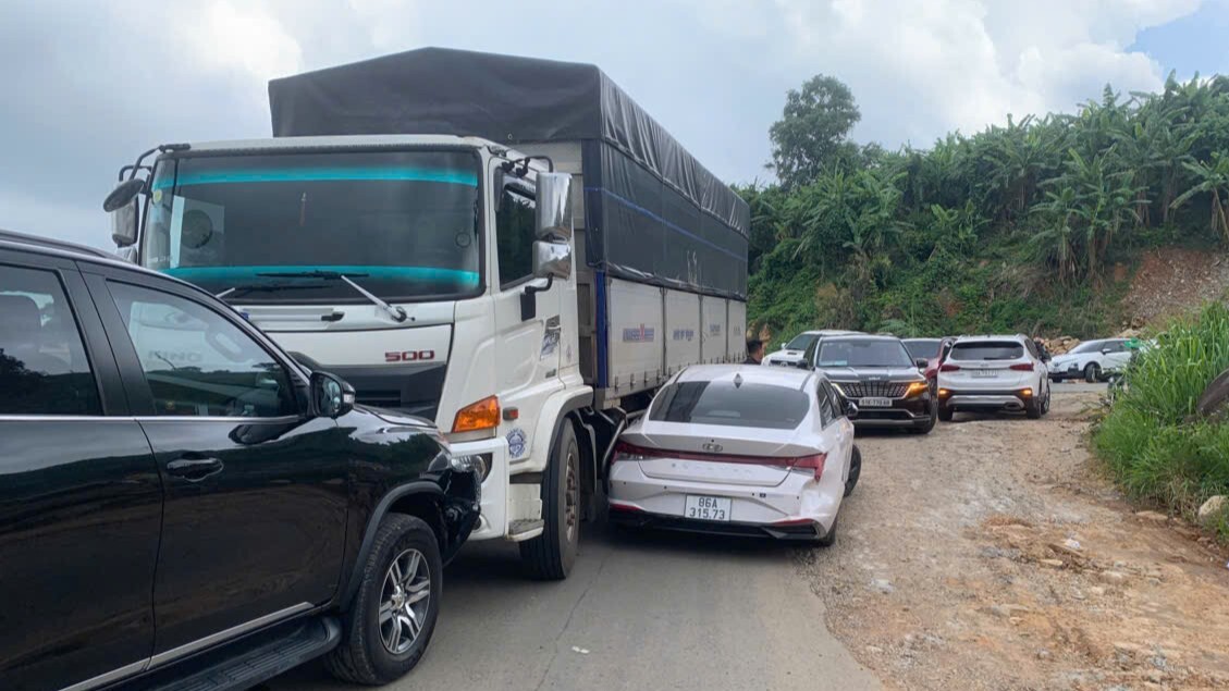 Tai nạn liên hoàn gây ùn tắc 5 km trên đèo nối Đà Lạt - Phan Thiết
