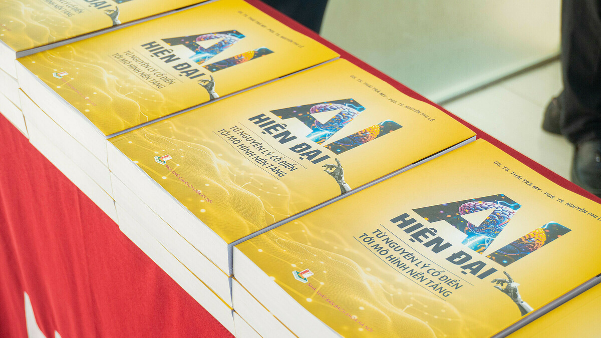 Launching the first book about AI in Vietnamese