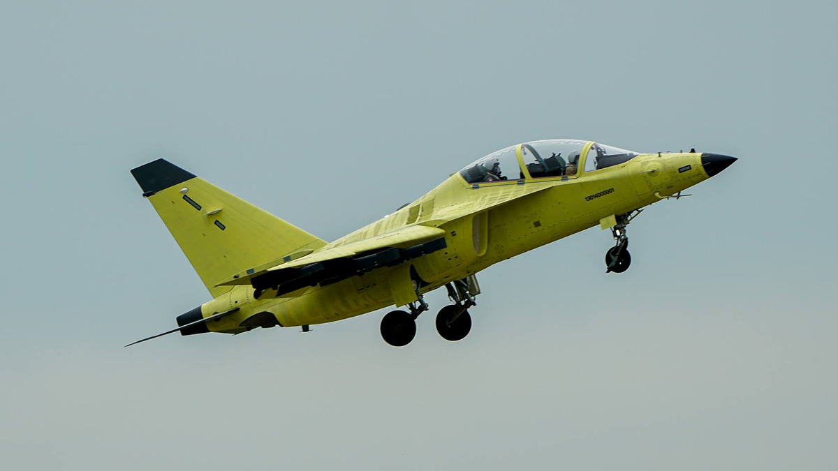 Phiên bản chiến đấu cơ của Yak-130 lần đầu bay thử