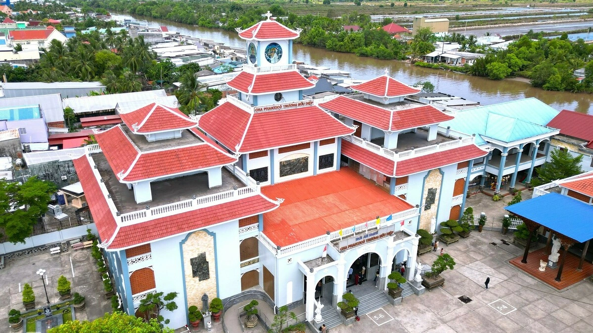 Tắc Sậy - từ vùng lau lách thành điểm hành hương nổi tiếng miền Tây
