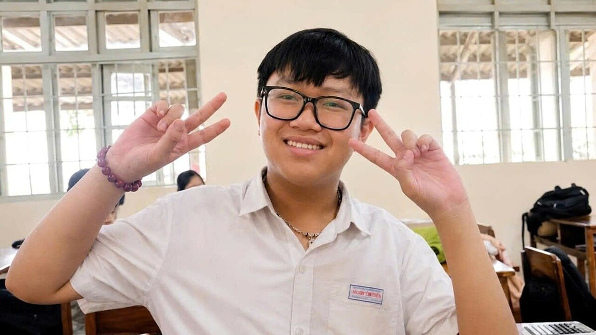 Thủ khoa với 'cú đúp' điểm 10 Toán đi học thêm mỗi ngày