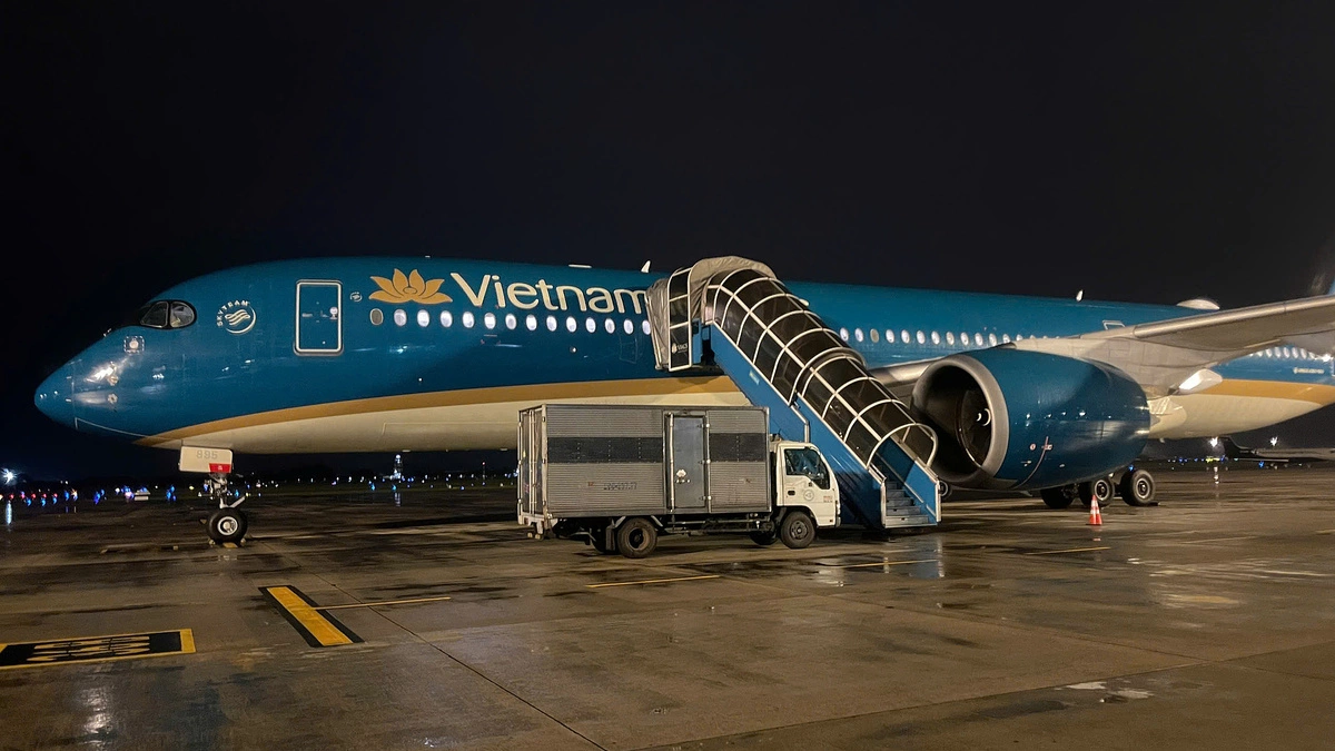 Máy bay Vietnam Airlines đưa 124 chiến sĩ đi cứu hộ động đất tại Venezuela