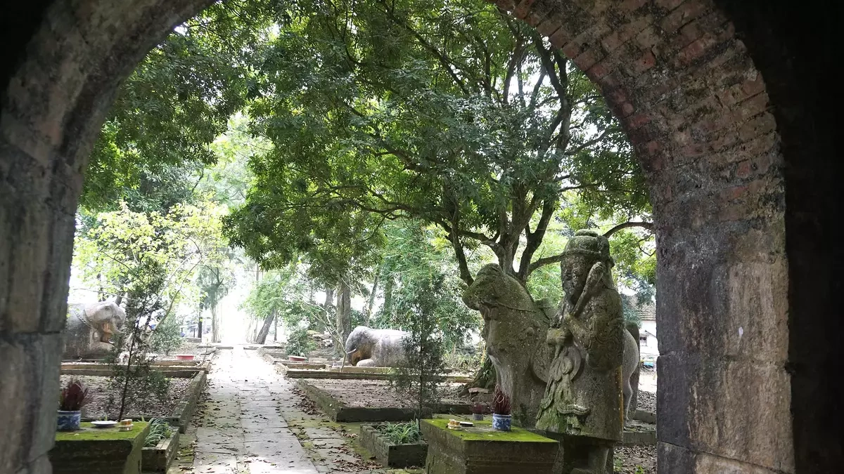 Khai quật 'thành nhà Hồ thu nhỏ'