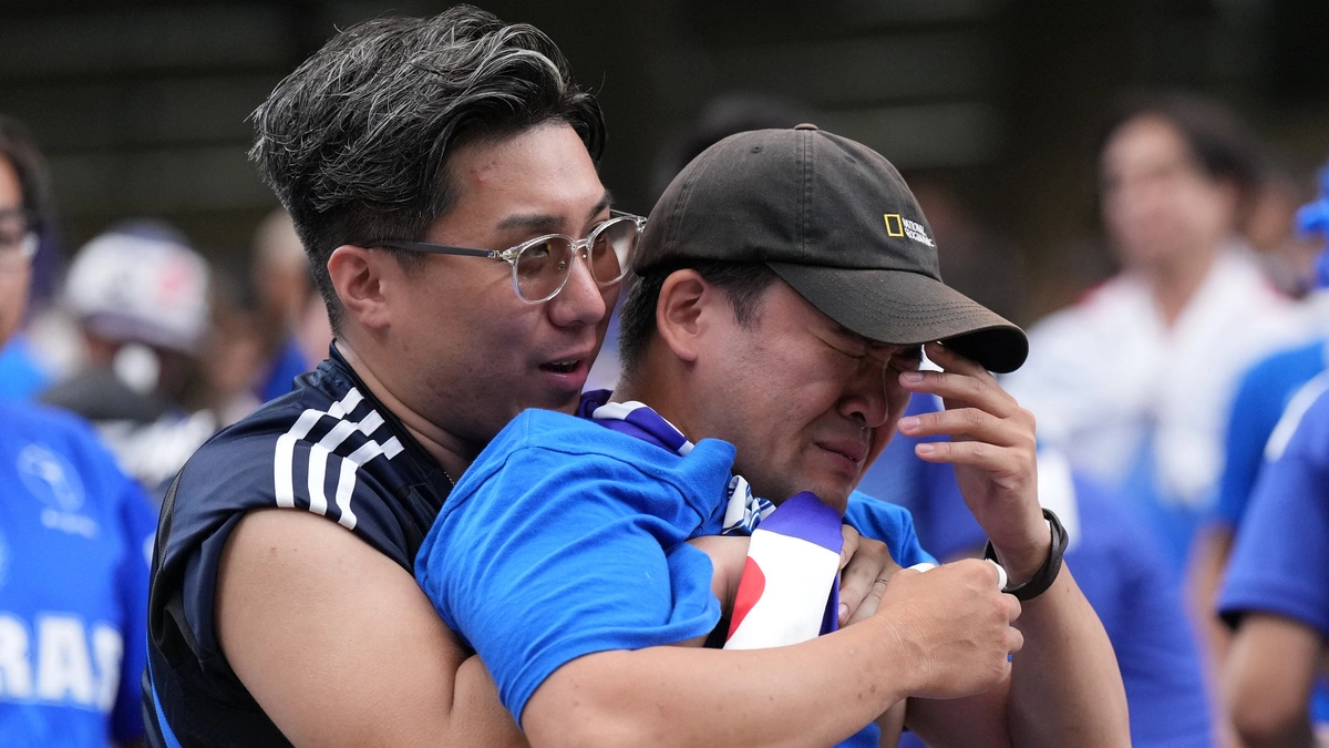 Nỗi nuối tiếc của CĐV Nhật khi đội tuyển bị loại khỏi World Cup