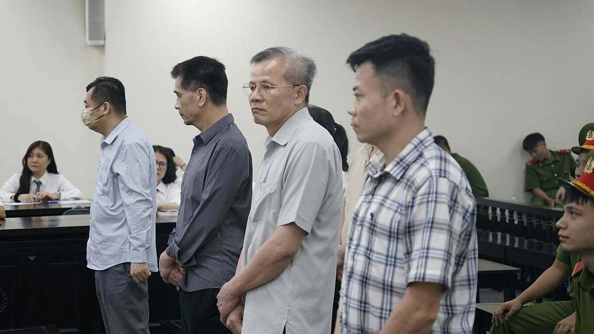 Tham ô khi sản xuất thiết bị ngành công an, cựu chủ tịch lĩnh 29 năm tù