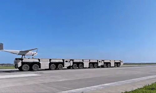 UAV Trung Quốc cất cánh từ máy phóng điện từ gắn trên xe tải