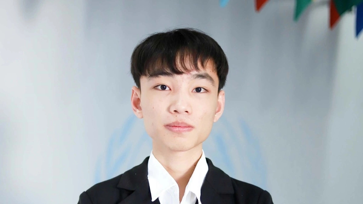 Thi lại để vào Sư phạm, nam sinh Ngoại giao đỗ đầu khối C00