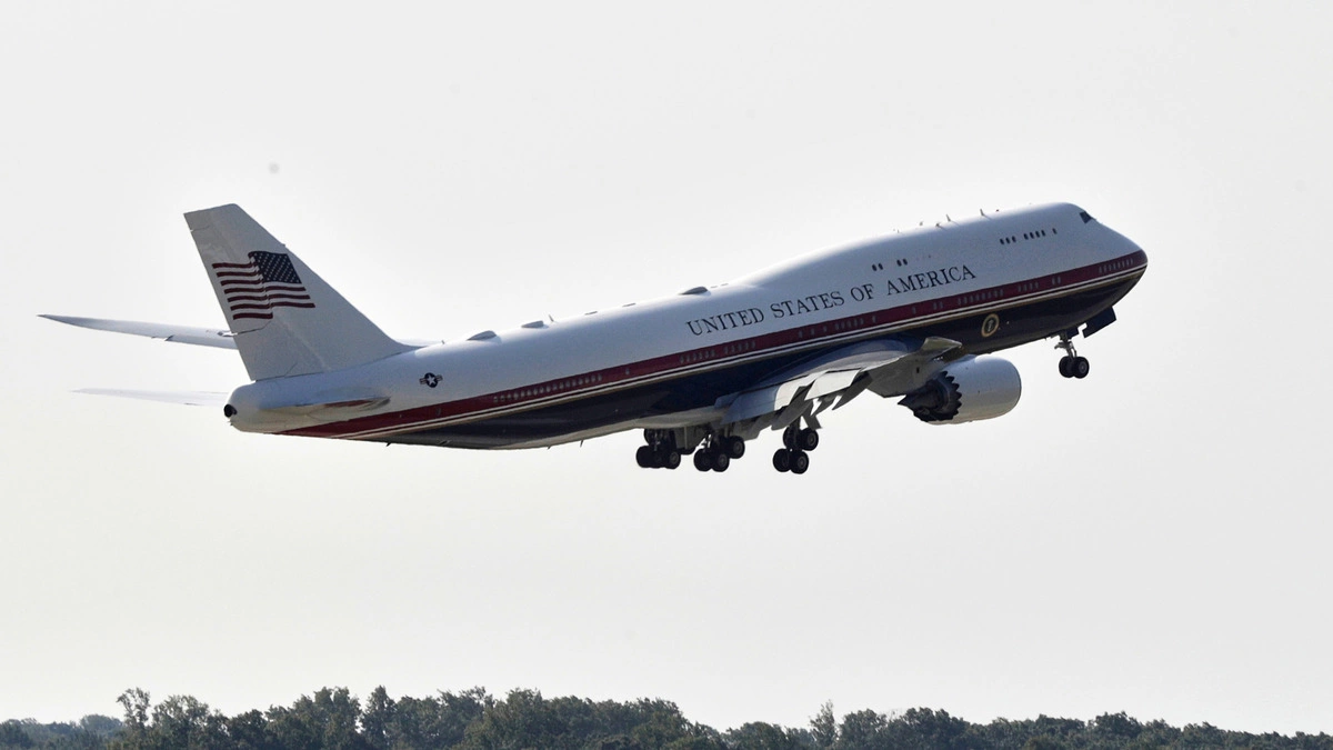 Ông Trump có chuyến bay đầu tiên trên Không lực Một mới