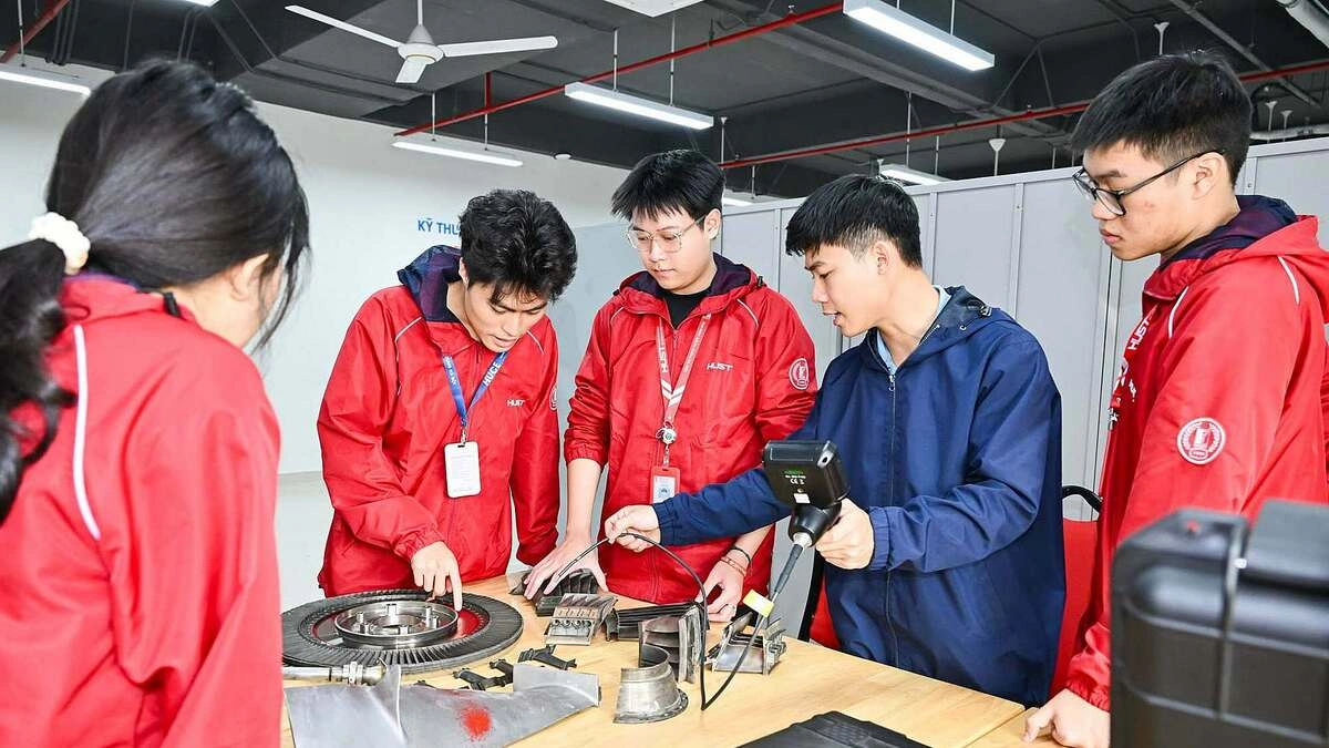 Bách khoa Hà Nội công bố 55 chương trình cấp học bổng 3,7-5,5 triệu đồng/tháng