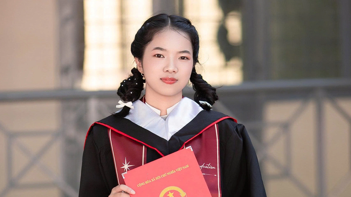 Nữ thủ khoa 30 điểm dành nửa năm học để 'cày' đề