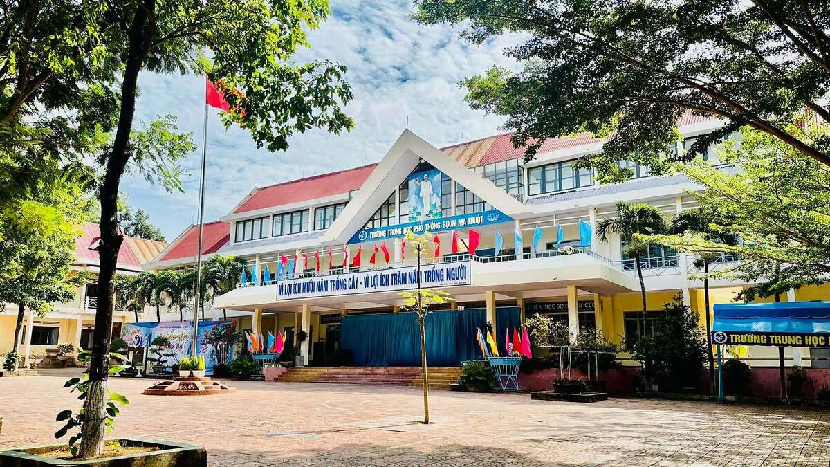 Điểm học bạ gần tuyệt đối vẫn trượt lớp 10