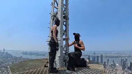 Màn cầu hôn gây sốc đưa cặp tình nhân ra tòa