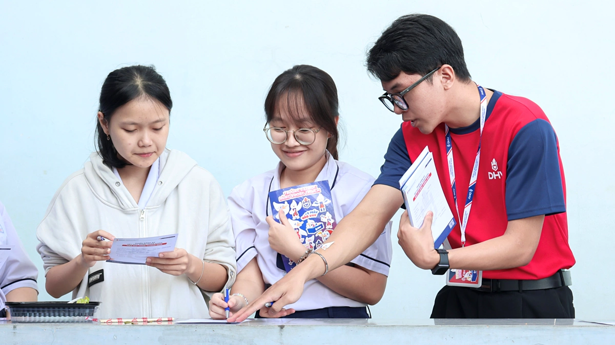 Cơ hội nhận học bổng khi đăng ký nguyện vọng Trường Đại học Hùng Vương TP HCM