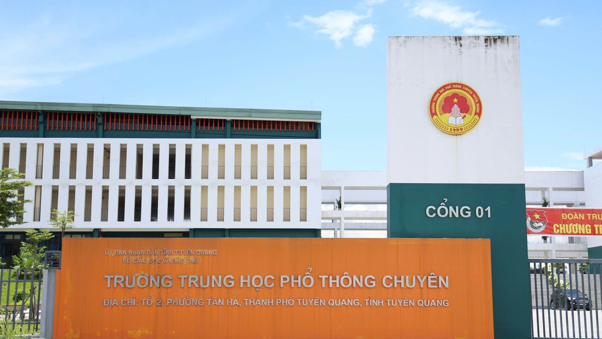 Gần 300 học sinh chuyên Tuyên Quang đạt 9, 10 điểm Toán tốt nghiệp ...