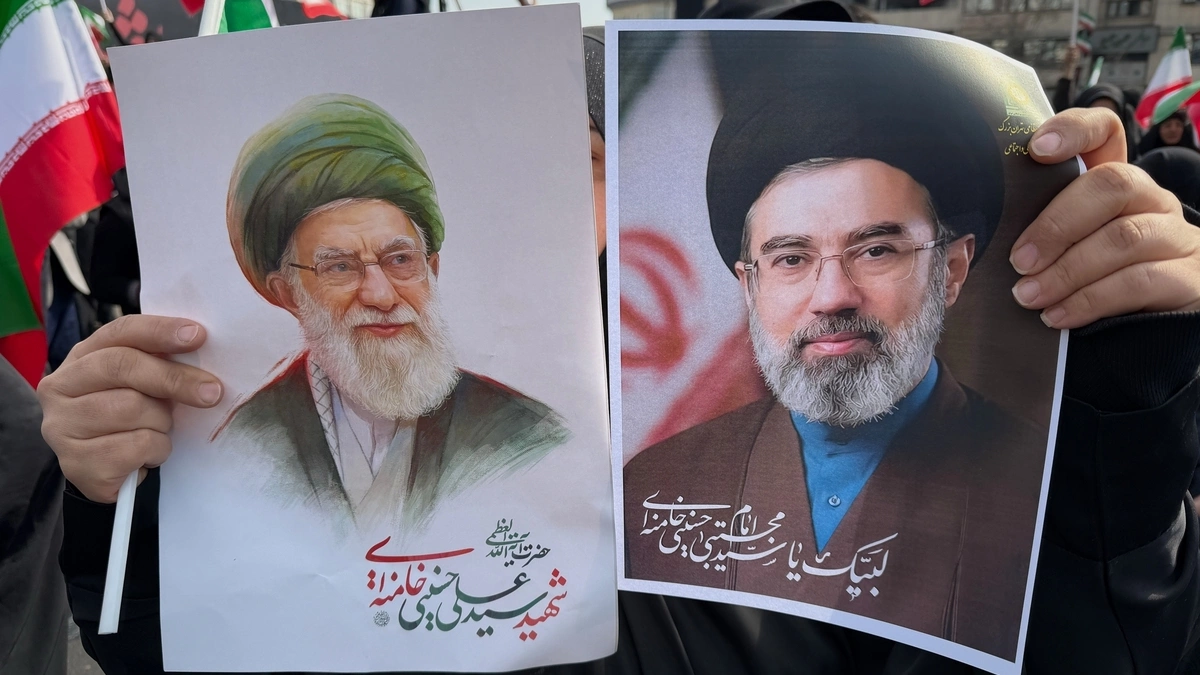 Lãnh tụ Tối cao Iran không xuất hiện tại lễ tang cha