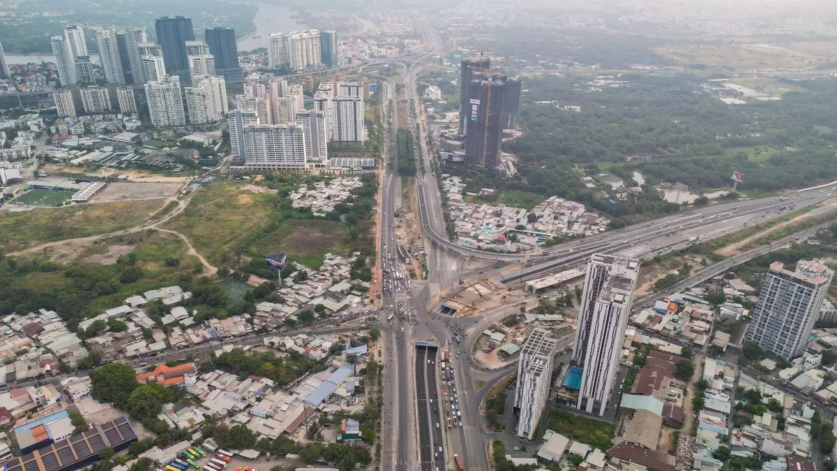 Nút giao lớn nhất TP HCM lùi tiến độ thêm một năm