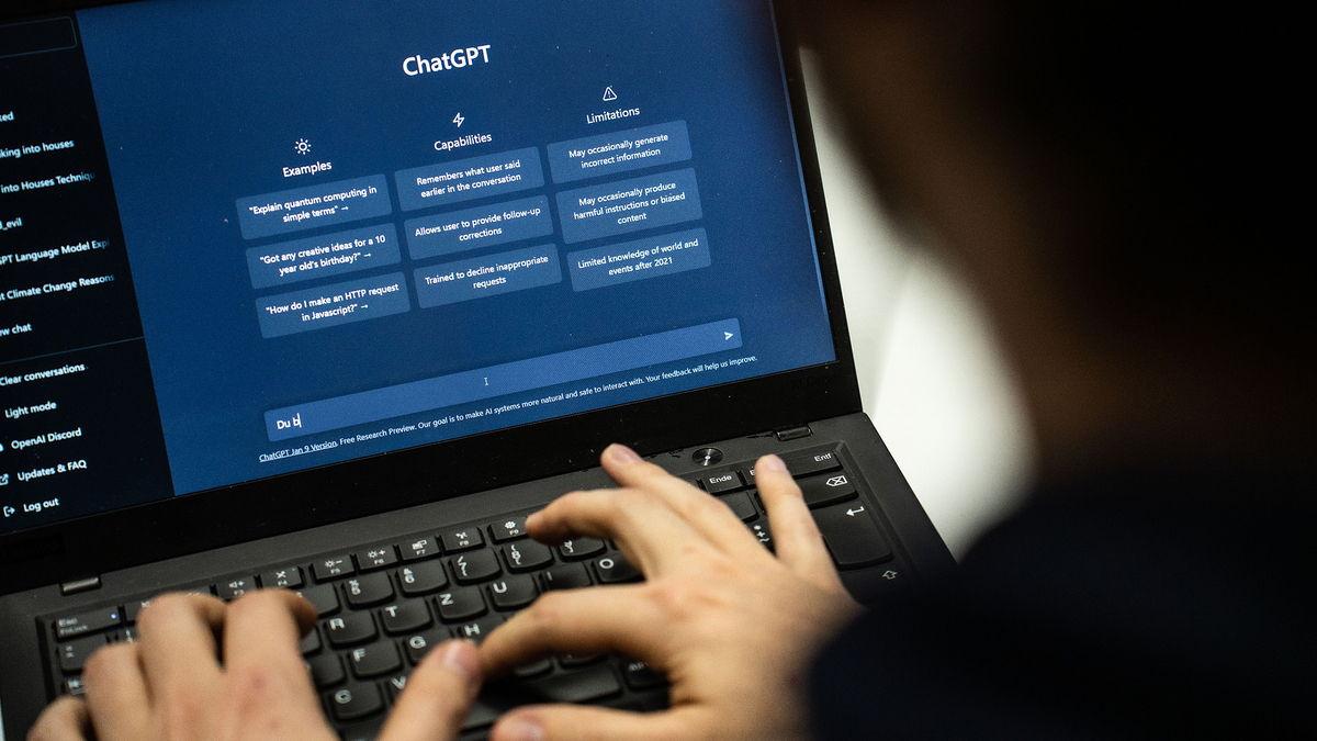 Text 'humanization' tool helps hide AI traces