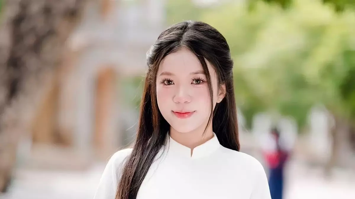 Nữ sinh tự học tiếng Trung, đỗ thủ khoa kép