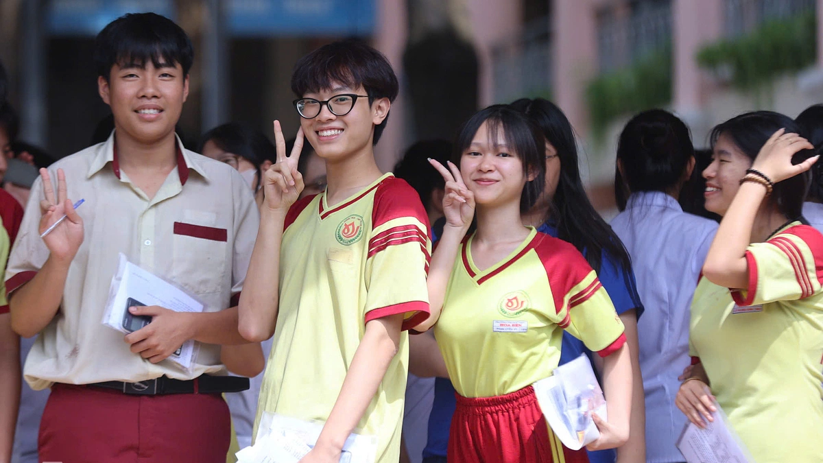 Điểm sàn Đại học Kinh tế TP HCM là 65/100