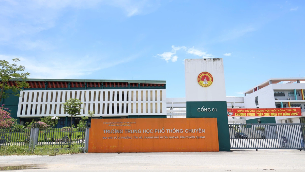 Bộ Giáo dục chưa chốt cho học sinh chuyên Tuyên Quang thi lại Toán