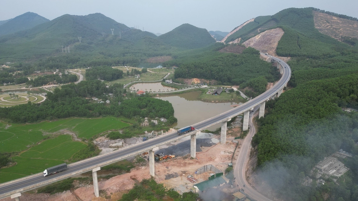 Cao tốc Cam Lộ - La Sơn tạm dừng khai thác vào ban đêm