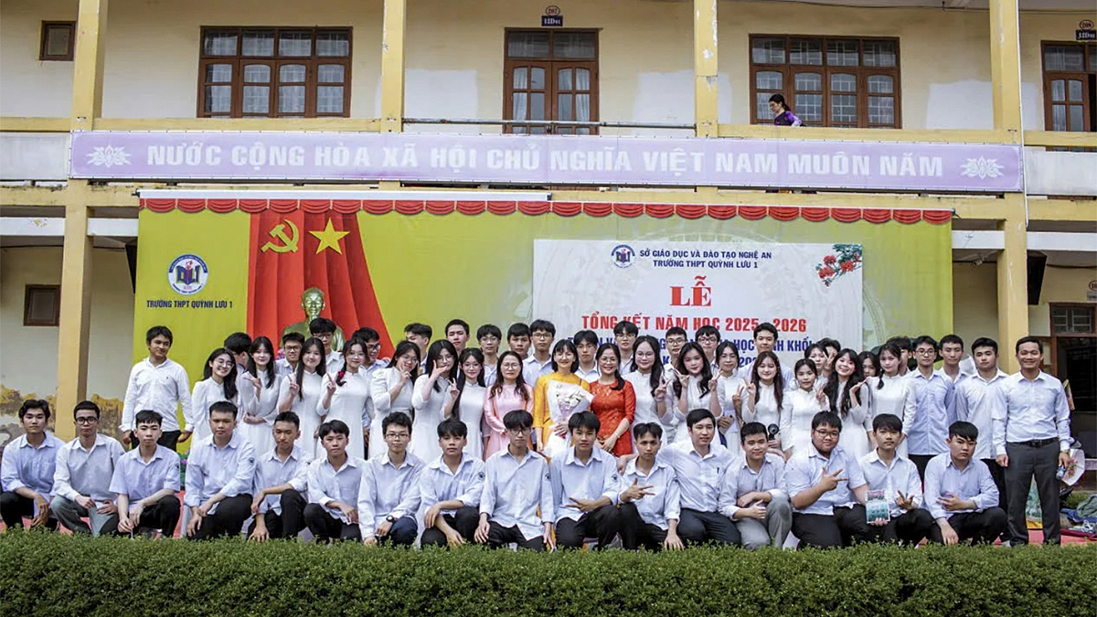 Lớp học có cả thủ khoa, á khoa khối A00 tỉnh Nghệ An