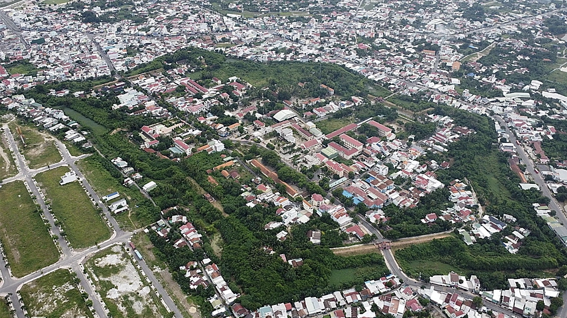 Tìm manh mối về 2-3 hố chôn tập thể trong thành cổ Diên Khánh