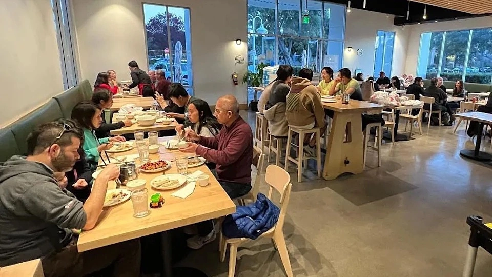 Nhà hàng California buộc bố mẹ bồi thường nếu để con quậy phá