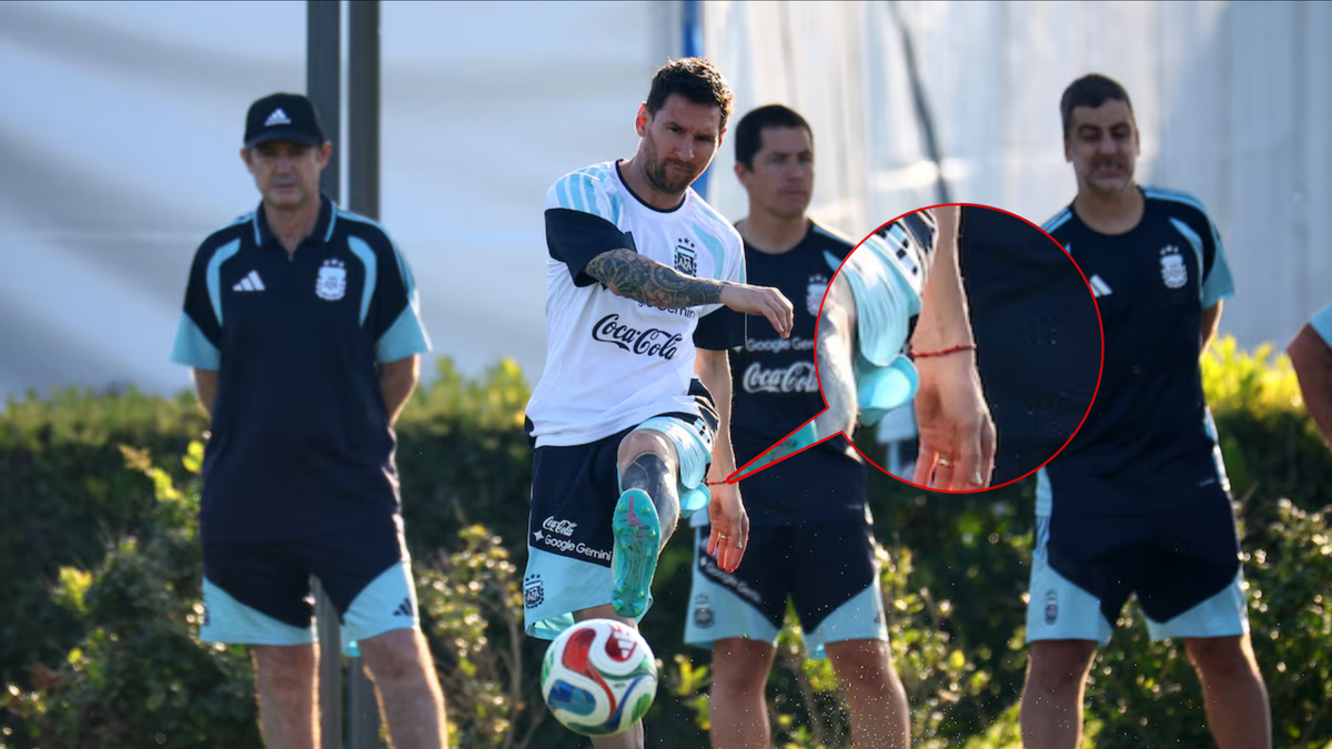 'Bùa may mắn' ruy băng đỏ của đội Argentina qua ba kỳ World Cup