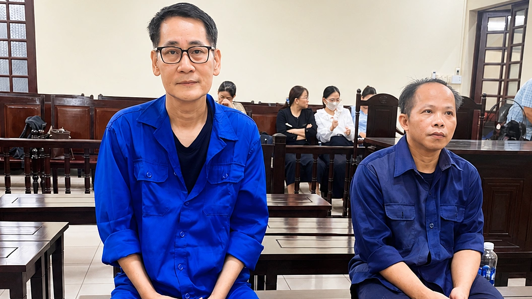 Đạo diễn Lê Minh: 'Tạt chất bẩn vì bức xúc bị dồn nén, không phải để đòi nợ'