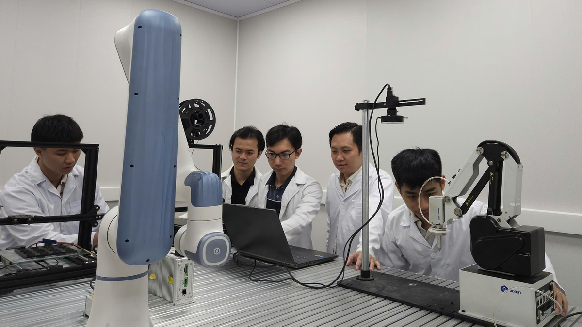Nhà khoa học Việt phát triển phòng thí nghiệm tự tổng hợp vật liệu
