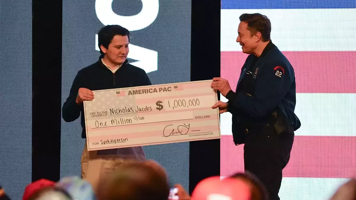 Elon Musk đối mặt nguy cơ bị khởi tố vì chiến dịch phát tiền cho cử tri