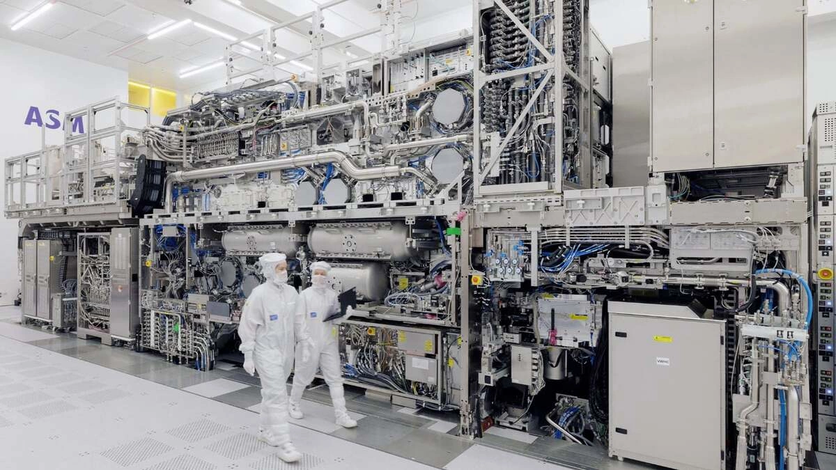 Intel xuất xưởng lô chip đầu tiên từ cỗ máy 380 triệu USD