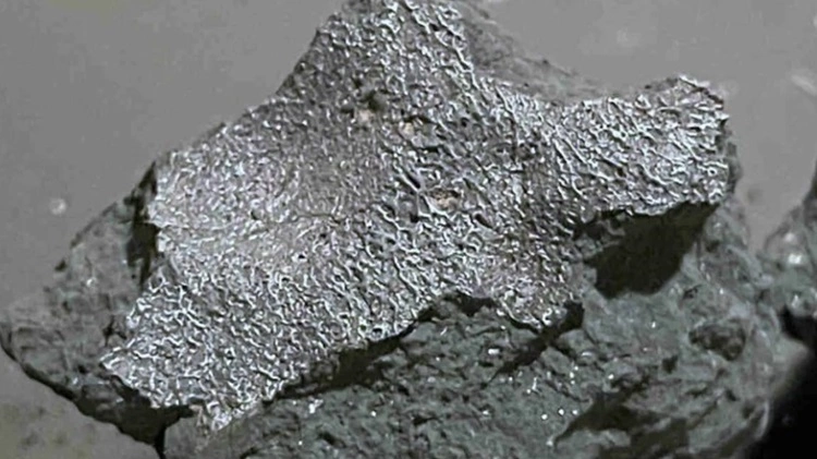 Meteor fragments falling on people's houses reveal the origin of life