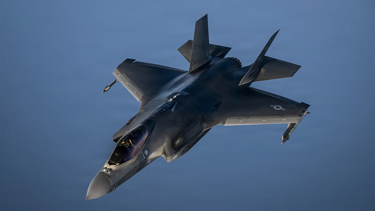 F-35A Mỹ phát tín hiệu khẩn giữa đợt không kích Iran