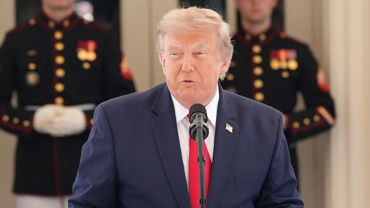 Một tuần ông Trump gây nhiều tranh cãi