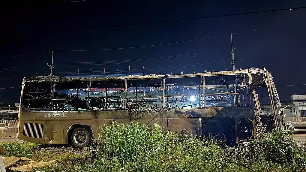 'Búa thoát hiểm ở đâu trên xe giường nằm bị cháy?'