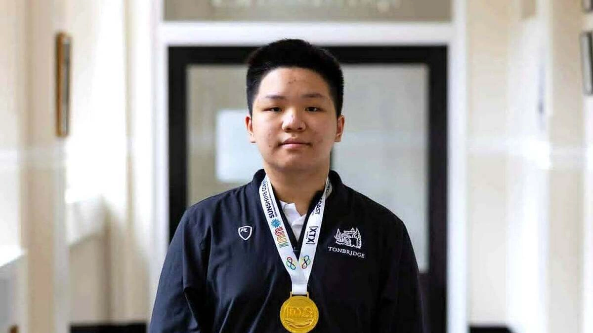 Nam sinh 18 tuổi thành 'huyền thoại' Olympic Toán quốc tế