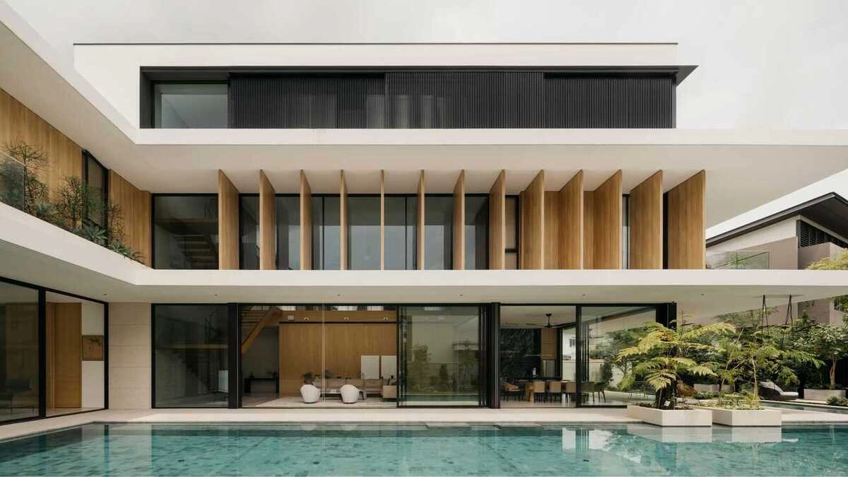 Biệt thự 900 m2 'ôm' bể bơi dài 25 m ở trung tâm Singapore