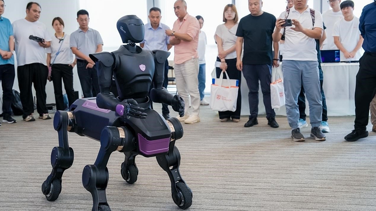 Robot nhân mã Trung Quốc với 95% linh kiện nội địa