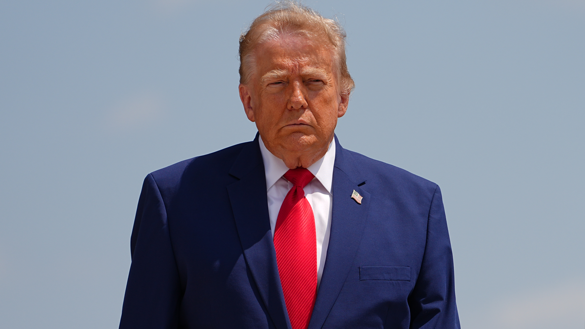 Ông Trump dọa giáng đòn trừng phạt nhằm vào Houthi