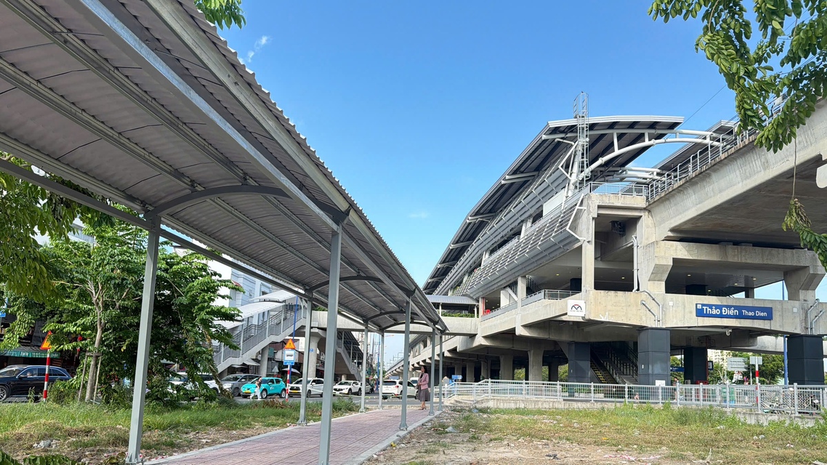 TP HCM lắp mái che nối trạm xe buýt với ga metro