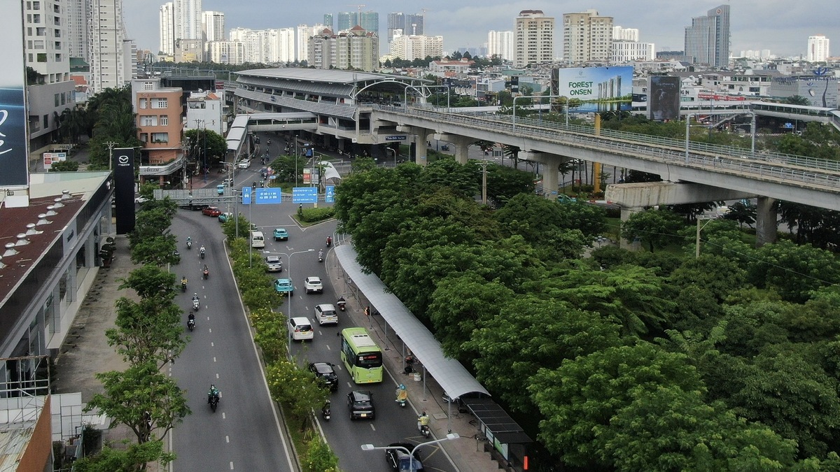 TP HCM lắp mái che nối trạm xe buýt với ga metro