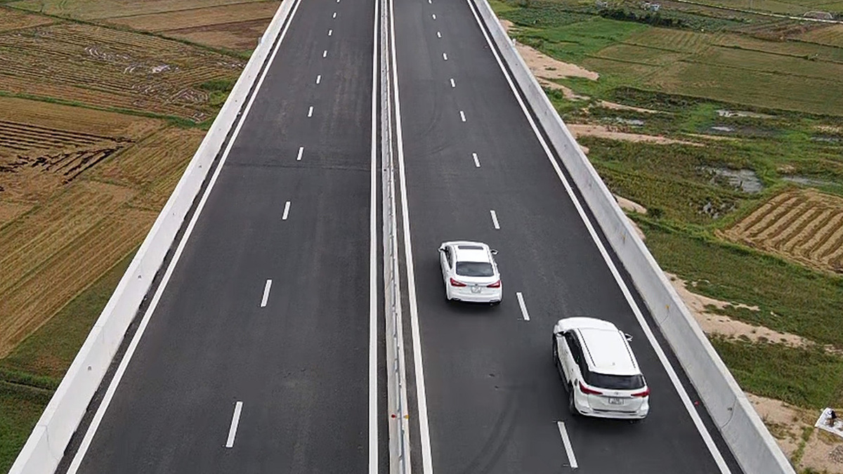Cục CSGT: Không có khái niệm vượt xe trên đường cao tốc